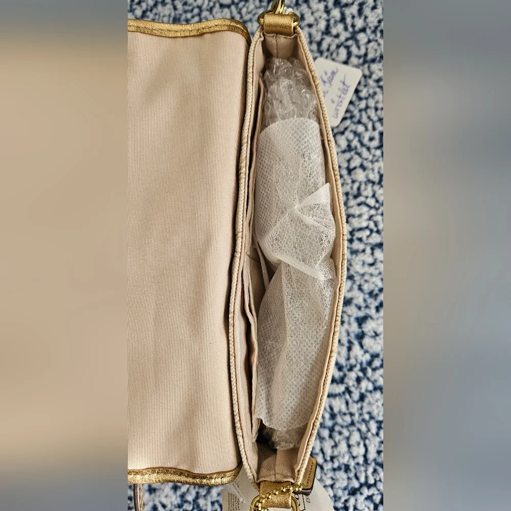 Coach wristlet bag. - Picture 7 of 9